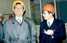1997年4月3日，第九、十屆全國(guó)人大常委會(huì)副委員長(zhǎng)、化工部副部長(zhǎng)成思危（左一）蒞臨公司視察。